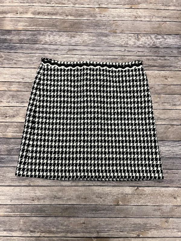 Skirt Mini & Short By Ann Taylor In Black & White, Size: 18